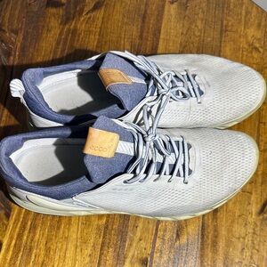 Ecco Men's Light Gray Sneakers with Navy Accents